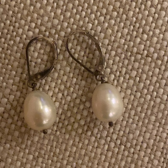 2sets of pearl earnings - Picture 2 of 3